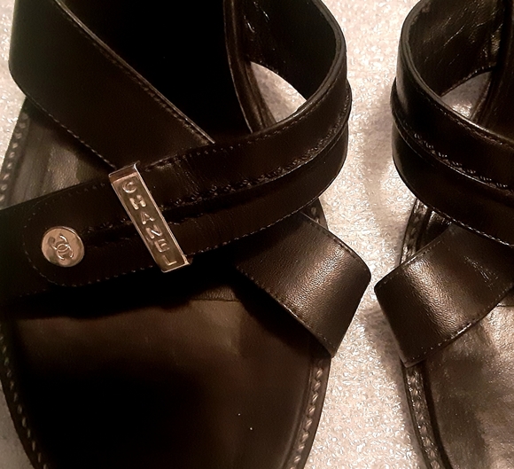 VINTAGE CHANEL LOW HEEL PUMPS, SIZE 37.5 - Picture 2 of 14